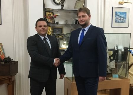 Служебните министри на транспорта и на икономиката Христо Алексиев и Теодор Седларски