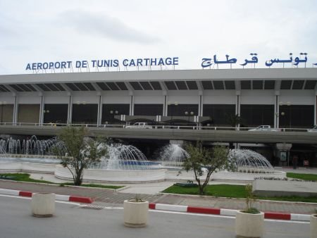 Авиокомпания в Тунис спря полетите заради бой между пилоти и техници за униформи