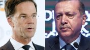Хага: Твърде рано е за посредничество за уреждане на кризата с Турция
