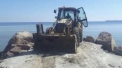 Премахват буните на плажа на къмпинг Черноморец