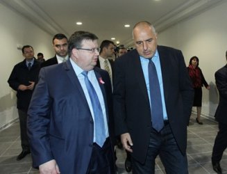 Повече отчетност, но не и повече контрол над главния прокурор