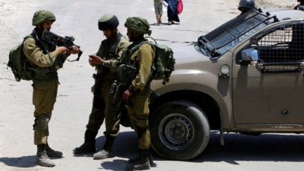 Кола, карана от палестинец, уби израелец на Западния бряг