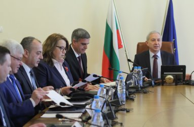 ”Мек” раздор: Финансовият министър обвини военния в ”негативизъм” и злепоставяне на кабинета