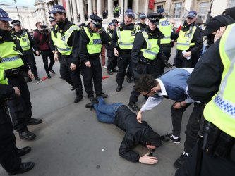 Сблъсъци между крайнодесни и антифашисти в Лондон