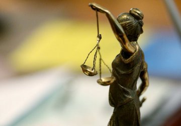 Опозицията в Полша призова управляващите да се откажат от политизиране на ВСС