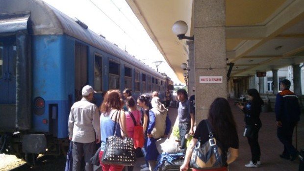 БДЖ ще обезщети с безплатни билети пътниците на аварирали два влака
