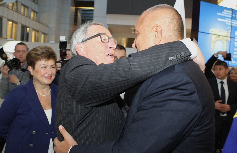 "Политико": Юнкер целува Борисов заради ЕНП