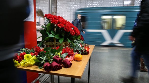 Броят на загиналите в атентата в метрото на Санкт Петербург достигна 16