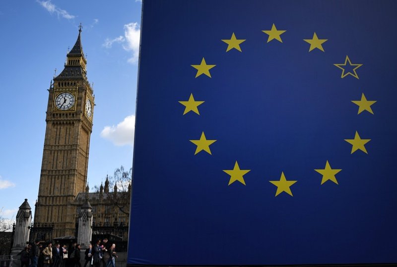 ЕС взема на прицел британската бюрокрация по въпроса за жителството