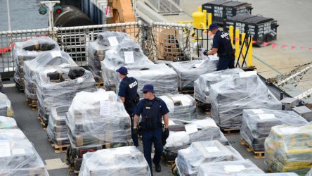 Полицията в Салвадор залови 840 кг кокаин в Тихия океан