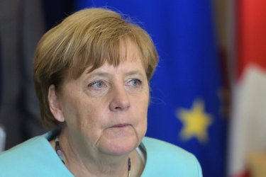 Партията на Меркел има вече 15% преднина пред социалдемократите