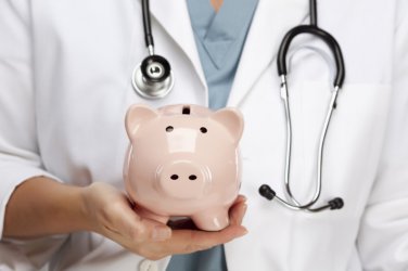 Здравната каса ще преразгледа болничните бюджети