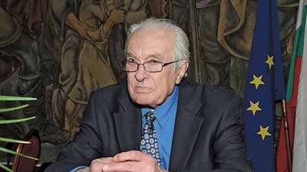 Почина писателят и журналист Йордан Василев