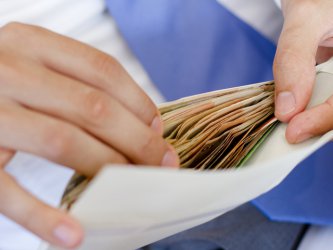 Минималната заплата в България е 9 пъти по-ниска от тази в Люксембург