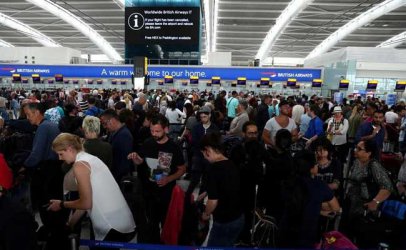 Стотици пътници на "Бритиш еъруейз" и тази нощ чакаха на летище "Хийтроу"