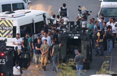 Над 50 хиляди души остават в ареста след опита за преврат в Турция