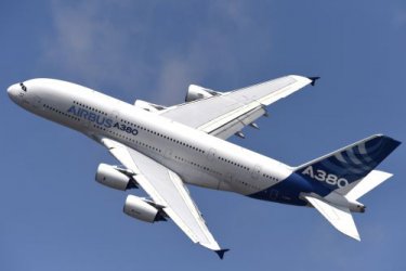 Най-големият пътнически самолет кацна извънредно в София заради болен пътник