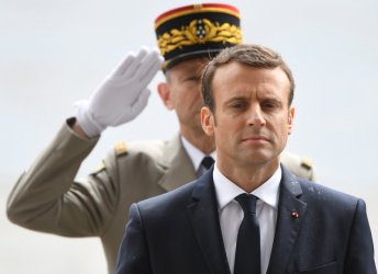 Макрон ще брани твърдо интересите на Франция в предстоящия разговор с Путин
