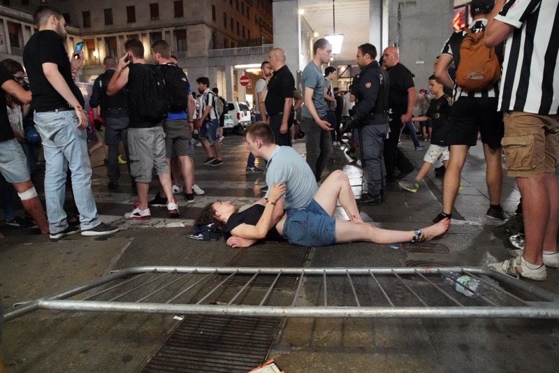 1500 ранени в меле при "бомбена" паника в Торино