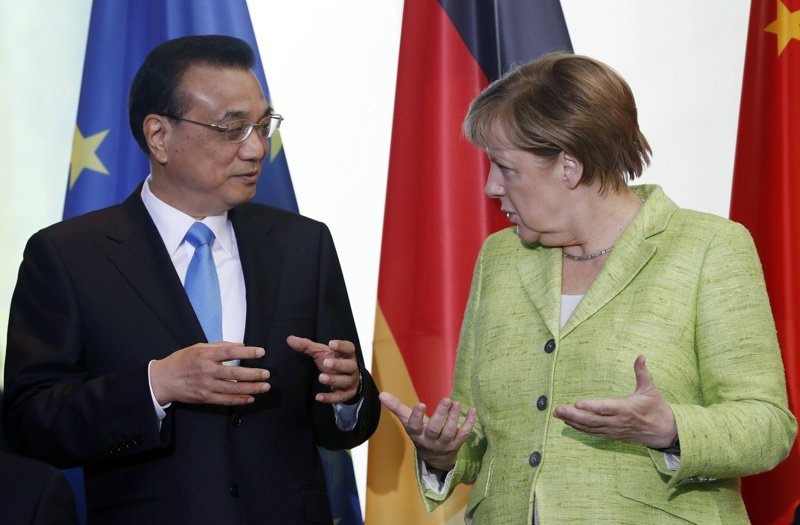 Ангела Меркел и китайският премиер Ли Къцян, сн: ЕПА/БГНЕС