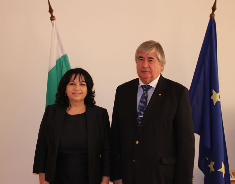 Енергийния министър Теменужка Петкова на среща с руския посланик Анатолий Макаров