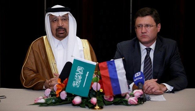 Министърът на енергетиката на Саудитска Арабия Халид Бин Абдулазис Ал-Фалих и руският му колега Александър Новак.