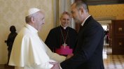 Радев настоява, че Ватиканът не е позволил да вземе духовници при папата