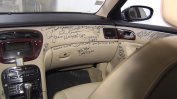 Автографите на рок звездите "увредили" колата на община Каварна