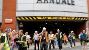 Силен гръм предизвика паника и евакуация на търговски център в Манчестър