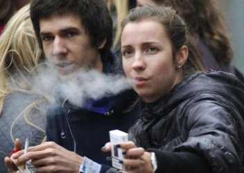 Глобално проучване: Момичетата в България са първи по тютюнопушене