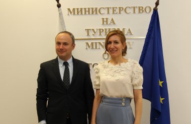 Румънският посланик Йон Гъля и Николина Ангелкова