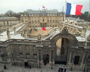 Трусове във френския кабинет заради коалиционните партньори на Макрон