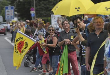 Протестната жива верига срещу белгийските АЕЦ