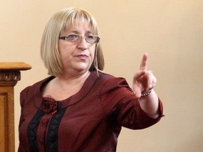 Цецка Цачева: Ако Лозан Панов иска промени, да стане депутат