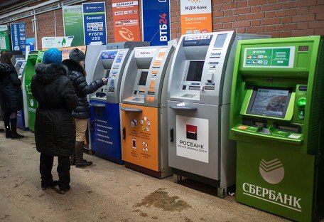Руската централна банка отчита увеличение на фалшивите рубли в банкоматите