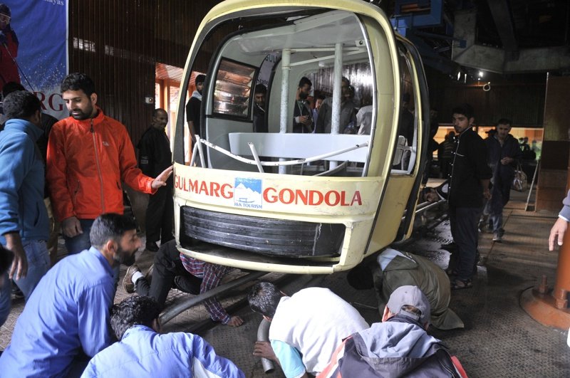 Седем жертви при инцидент с лифт в Кашмир