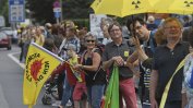 Протестна жива верига от 50 хиляди души срещу две АЕЦ в Белгия