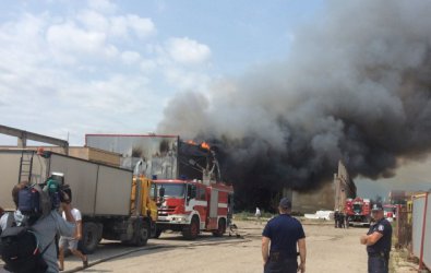 Щети за 9 млн. лв. от пожара на склада за дрехи в Казичане
