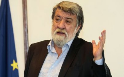 Рашидов: Партиите не могат да имат паметници, а племената рушат монументи