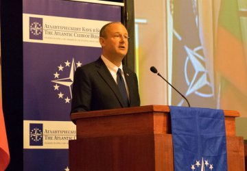 Посланикът на САЩ: България да реши суверенно какви изтребители да купи
