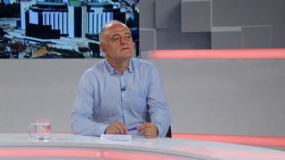 Лидерът на ДСБ: Румен Радев продължава да живее в казармата