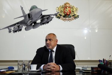 Премиерът: Ще купим само нови изтребители. Но първо влакове