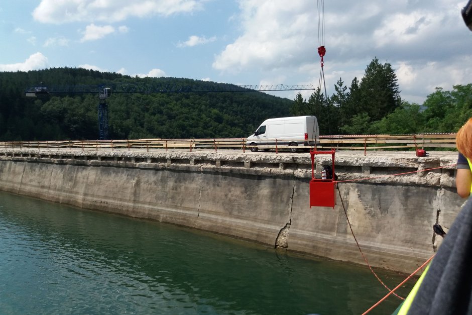 Подводен ремонт на язовирна стена за пръв път в България