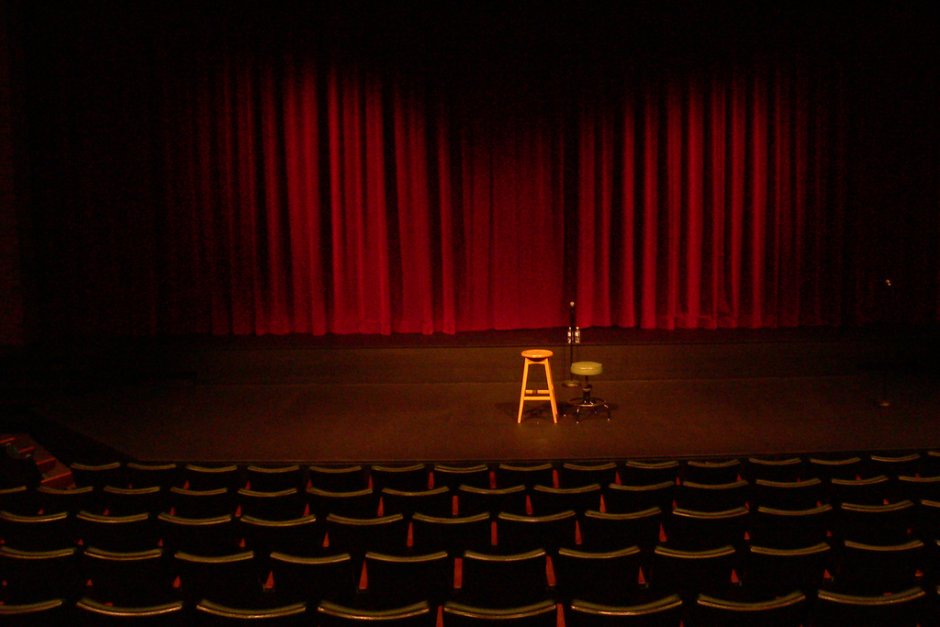 Евростат: Едва един от трима българи посещава театър или друго културно събитие