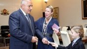 Премиерът връчи български паспорти на Калина Сакскобургготска и сина й Симеон-Хасан