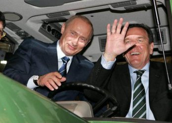 Путин и Шрьодер са стари дружки