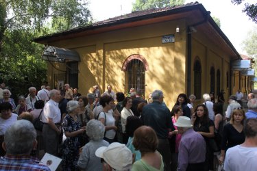 Паметта на Вапцаров бе потечета от БСП и граждани, сн. БГНЕС