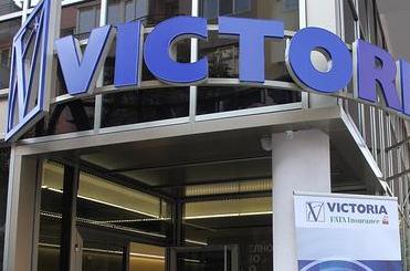 Трима български играчи и австрийски финансови групи искат банка "Виктория"