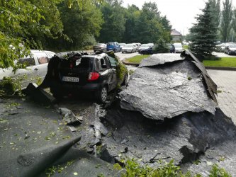 Четири жертви на ураганни бури в Полша