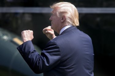 Доналд Тръмп ще бъде посрещнат в Ню Йорк от гигантски надуваем плъх